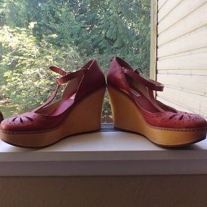 Super cute Steve Madden Platform Sandals